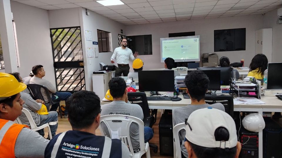 Capacitación al equipo operativo de Artsign